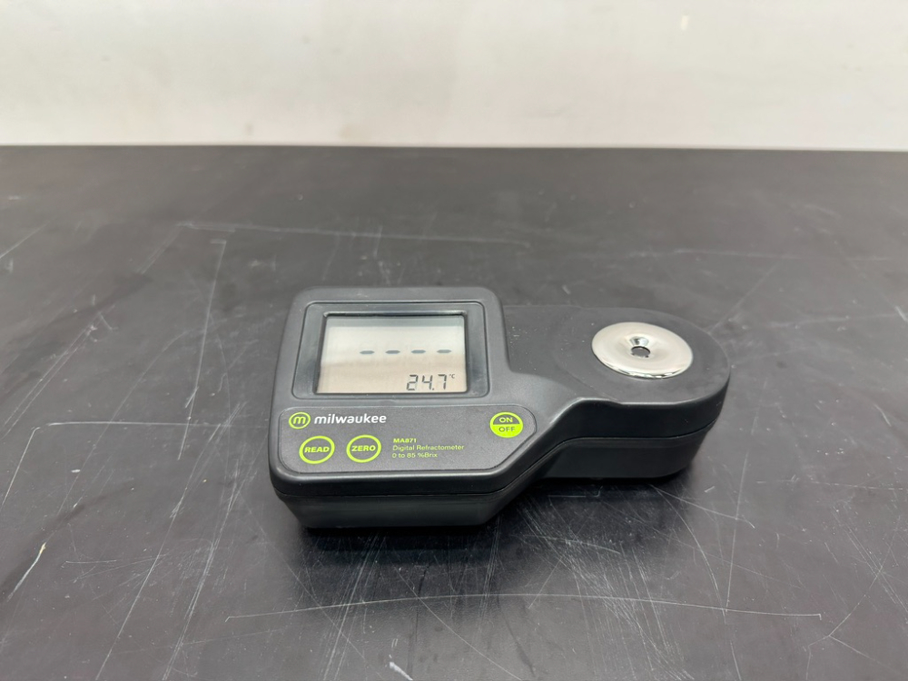 Image of Milwaukee MA871 Digital Brix Refractometer